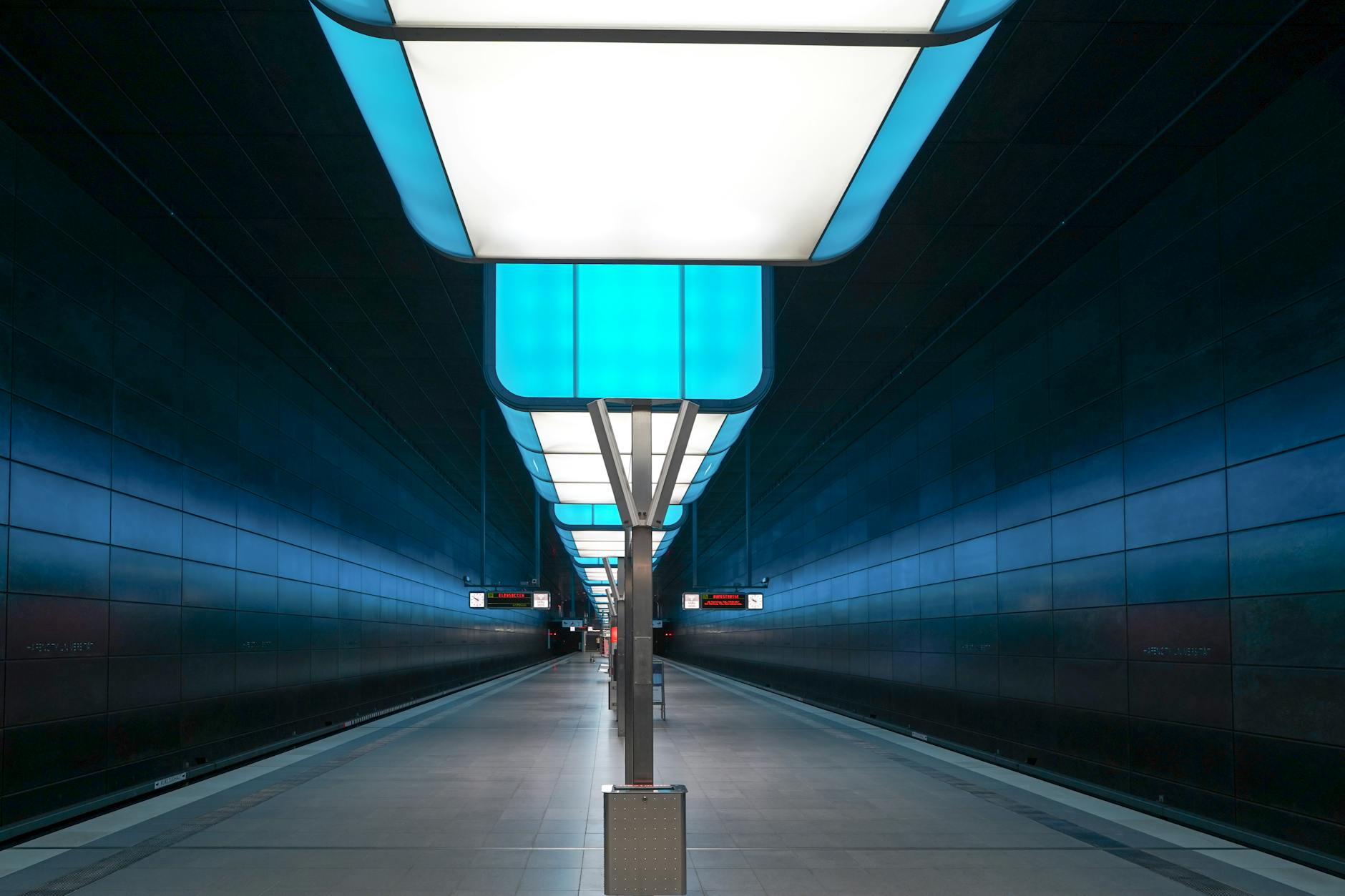 Detailansicht: Neonazis U-bahn