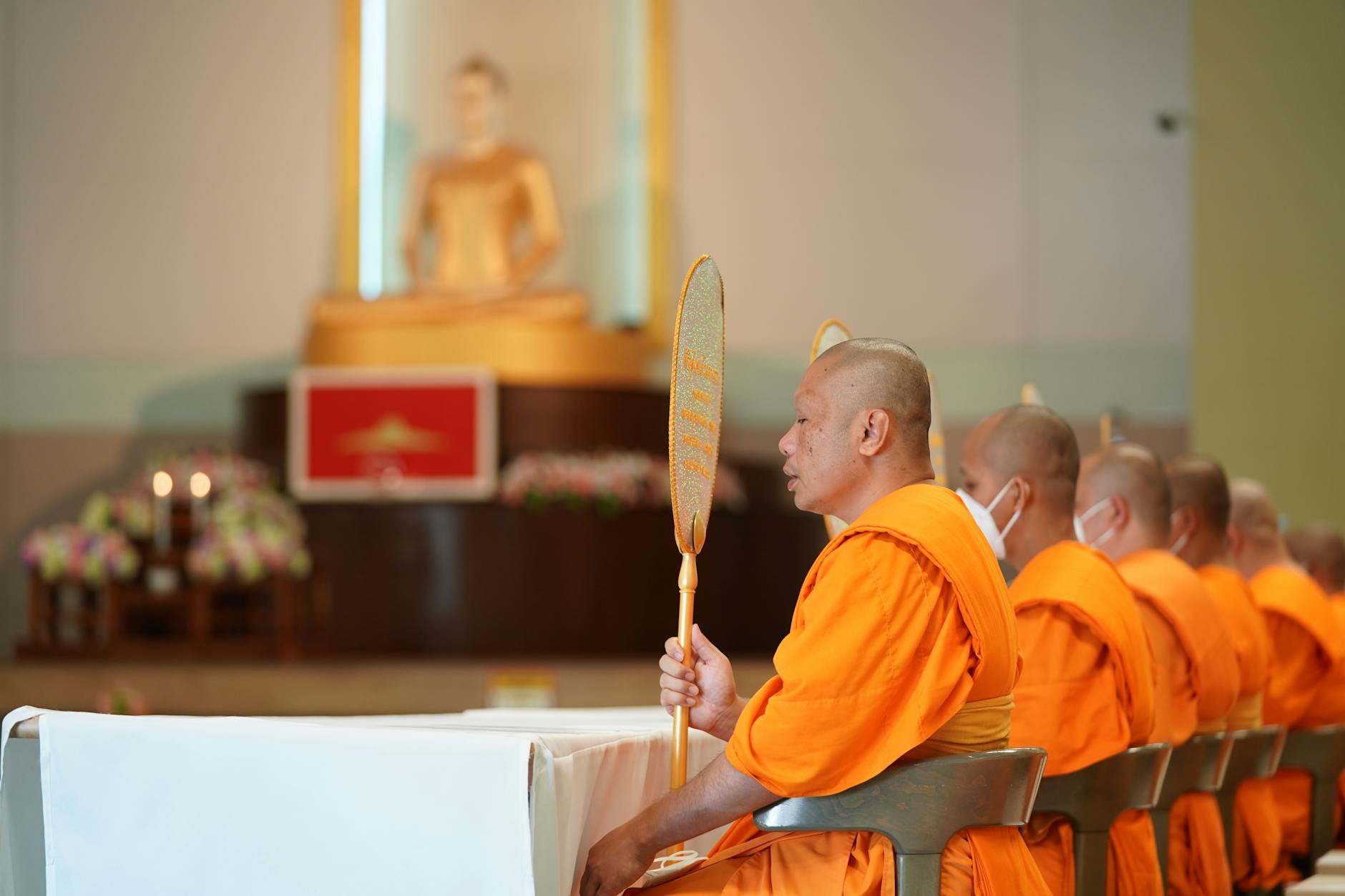 Detailansicht: Buddhistische Mönche Drogen