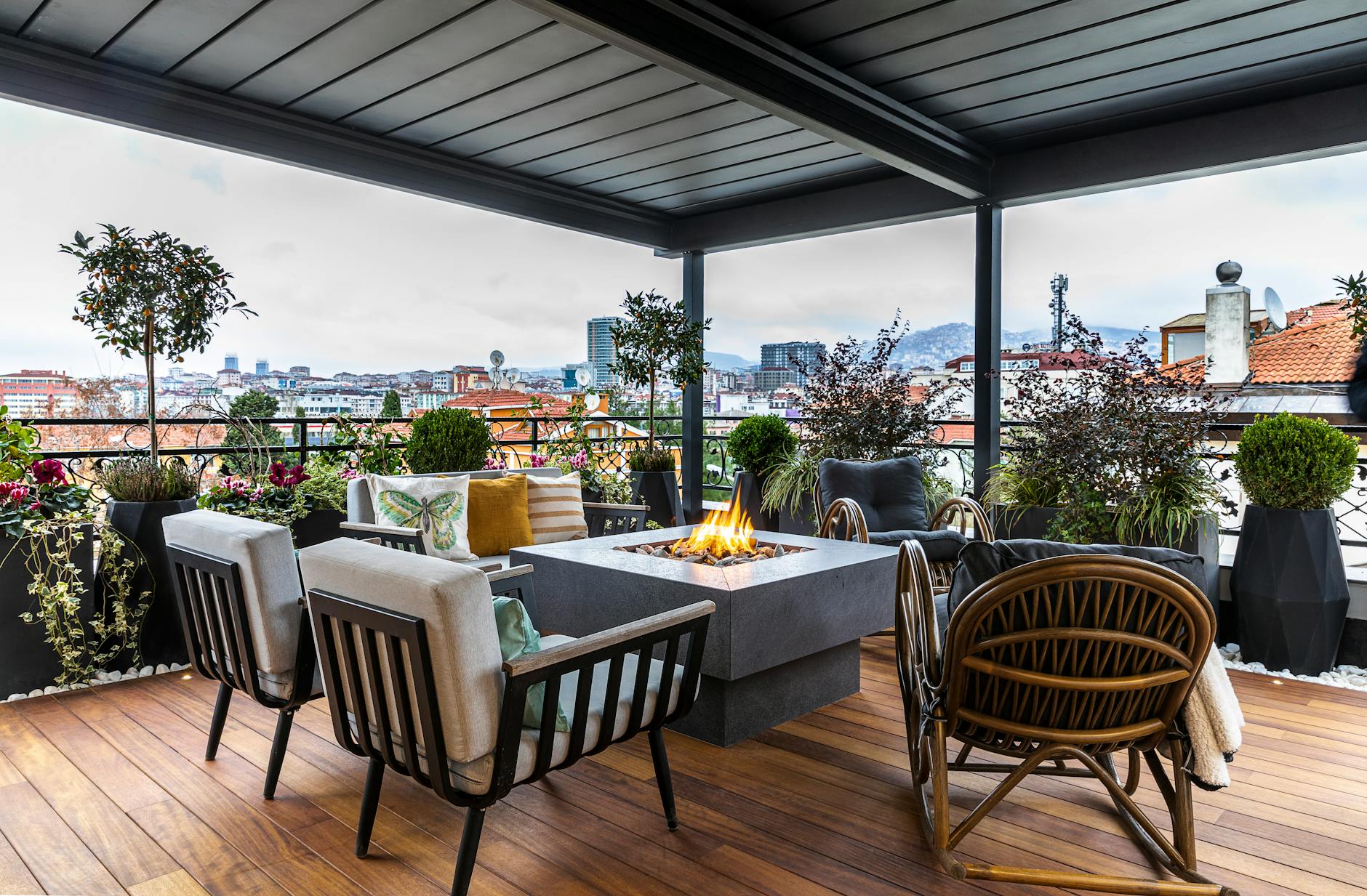 Feuerstelle Terrasse Symbolbild zum Thema Feuerstelle Terrasse