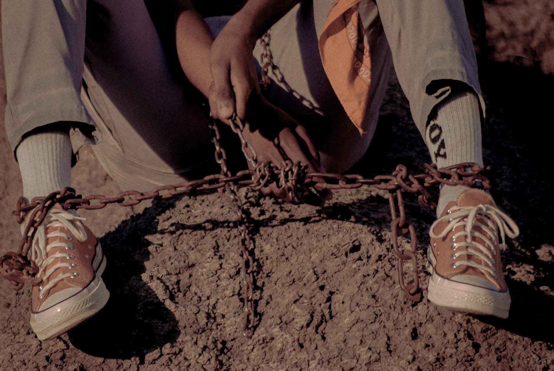 Illustration zu Fußfessel Gefährder