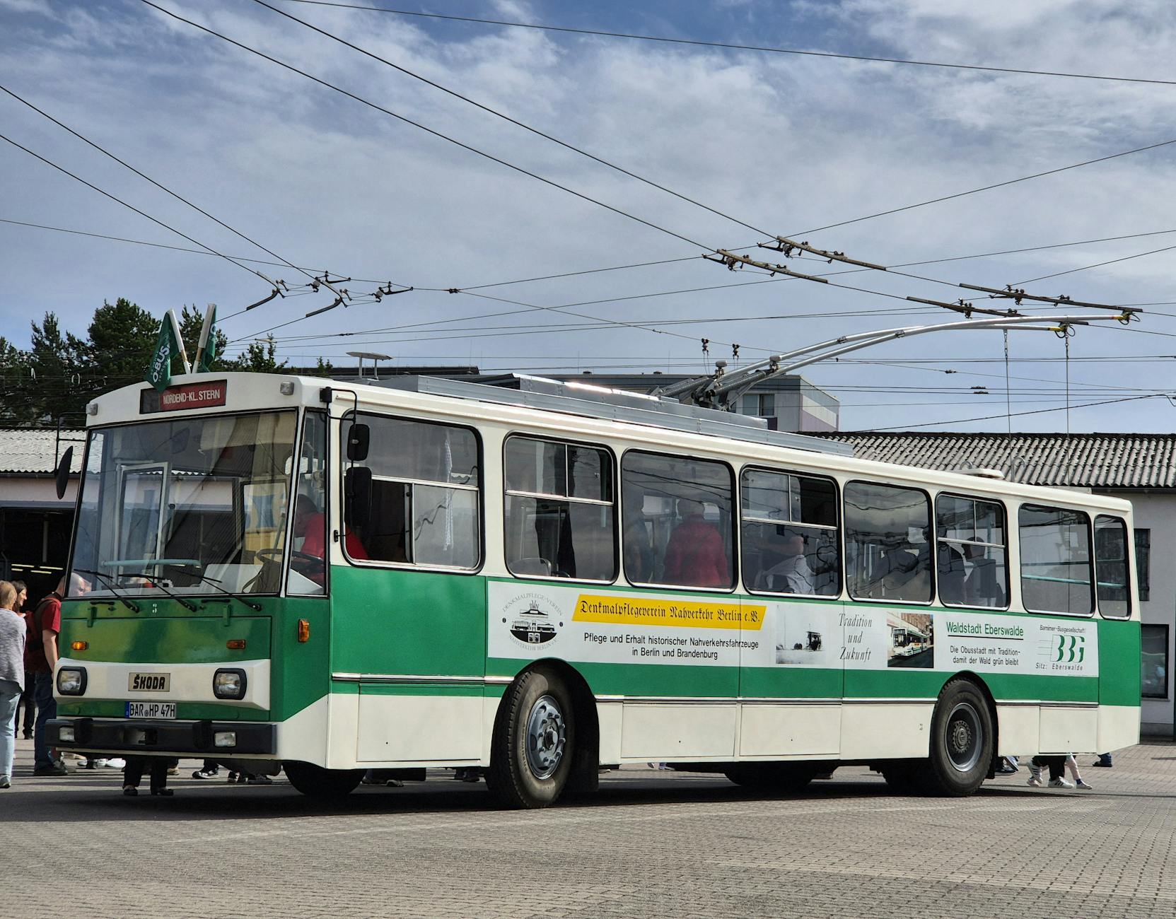 Jugendlicher Klaut Bus Illustration zu Jugendlicher Klaut Bus