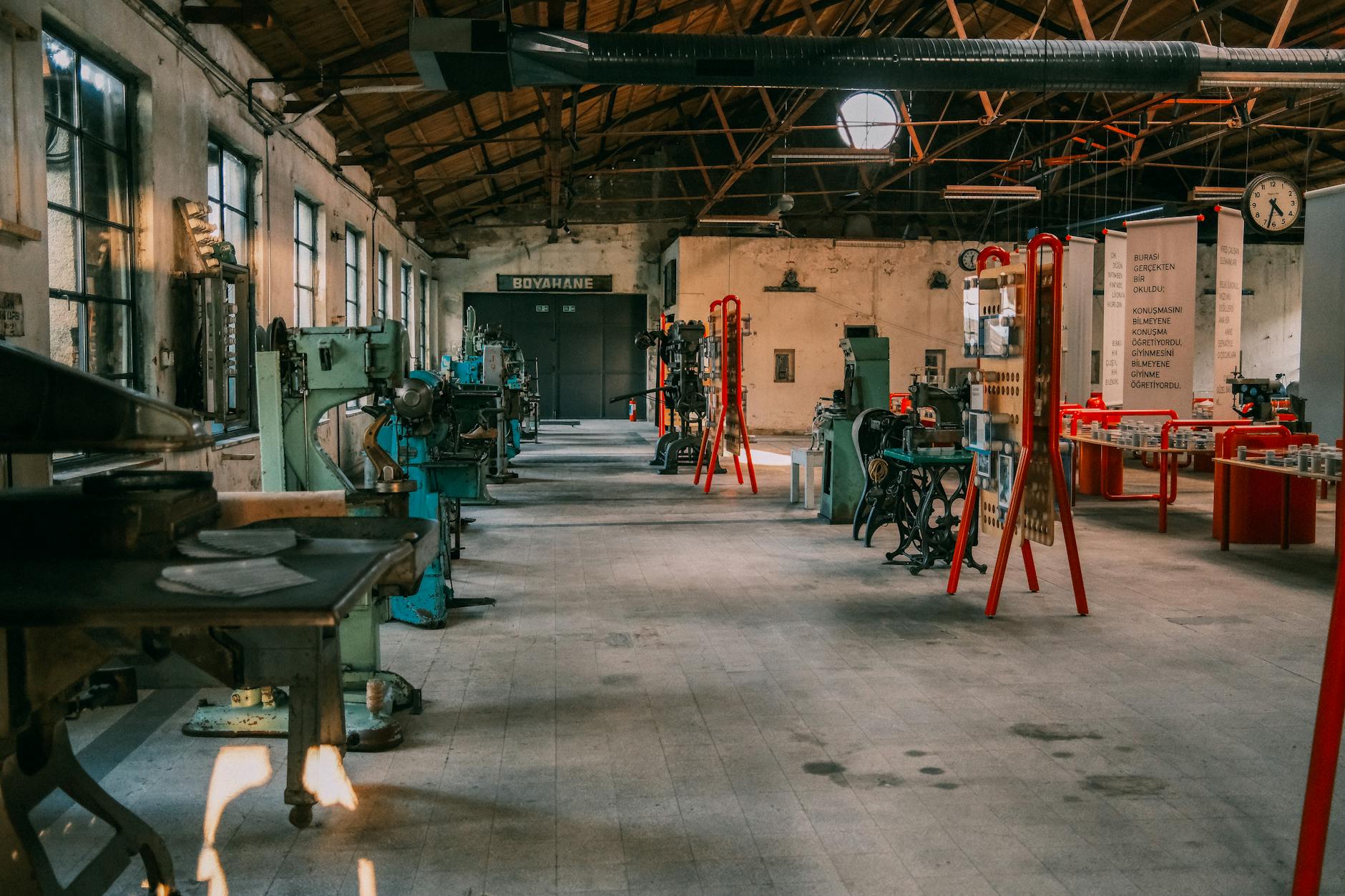 Lederfabrik Unfall Symbolbild zum Thema Lederfabrik Unfall