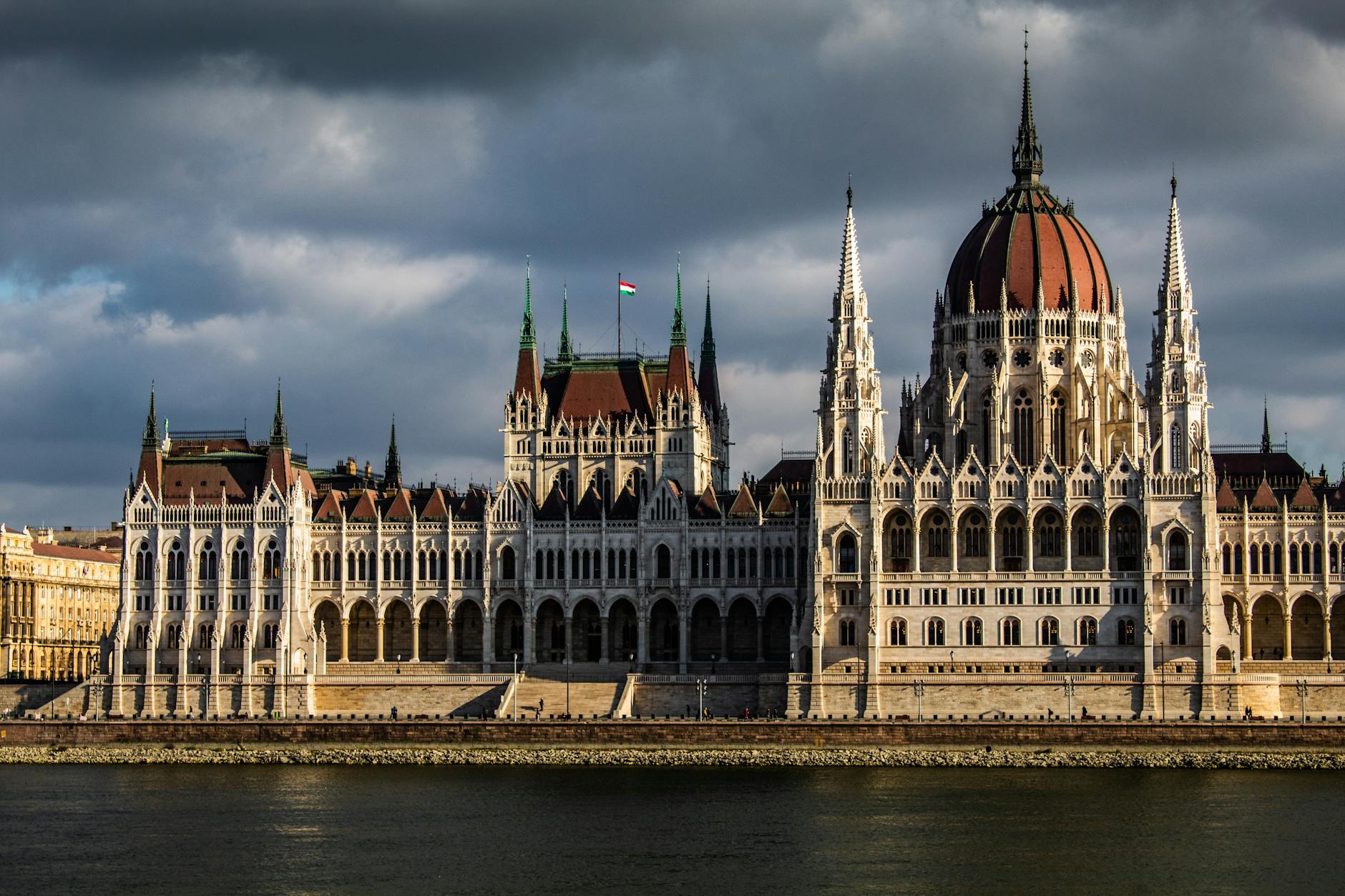 Parlament Unterbeschäftigt Detailansicht: Parlament Unterbeschäftigt