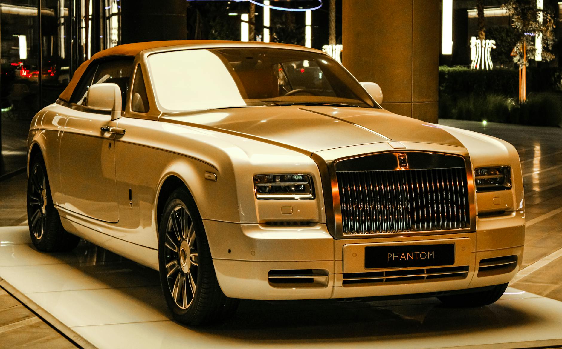 Rolls Royce Elektroauto Illustration zu Rolls Royce Elektroauto