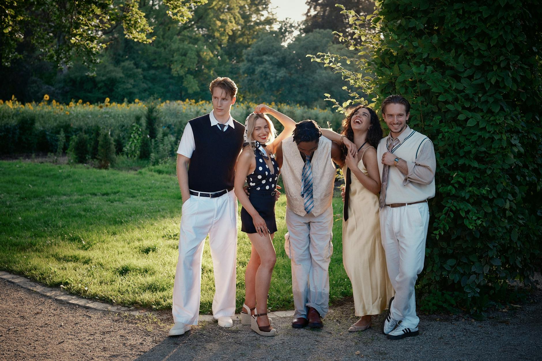 Illustration zu Staying Alive - Stars Singen Mit Legenden