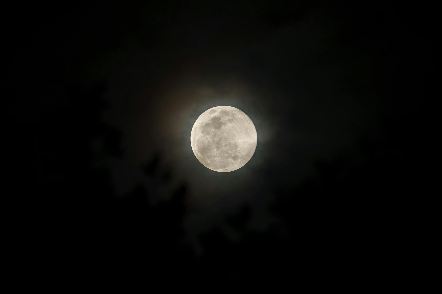 Symbolbild zum Thema Vollmond April 2026 Pink Moon