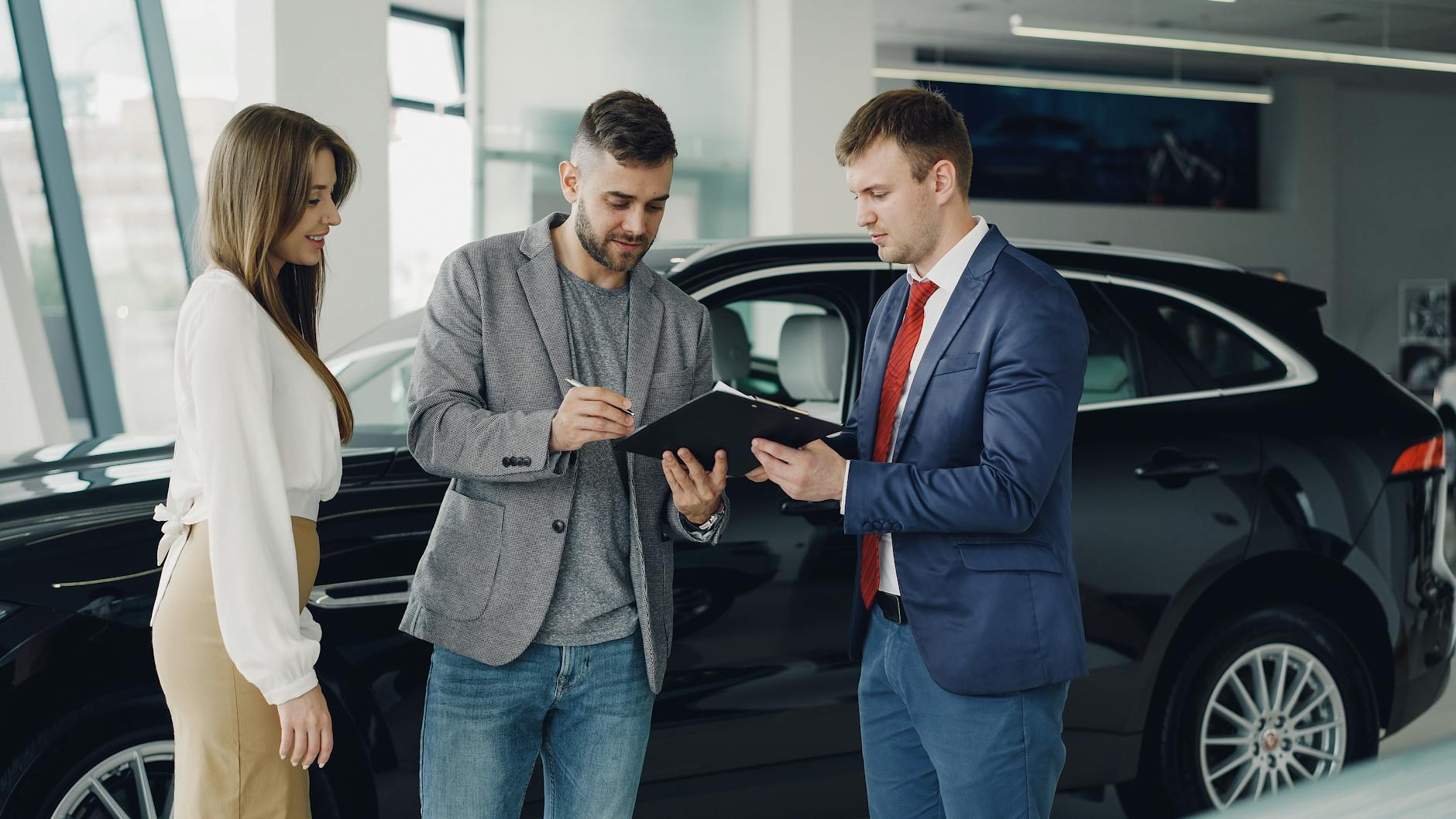 Auto Rast Menschenmenge Detailansicht: Auto Rast Menschenmenge