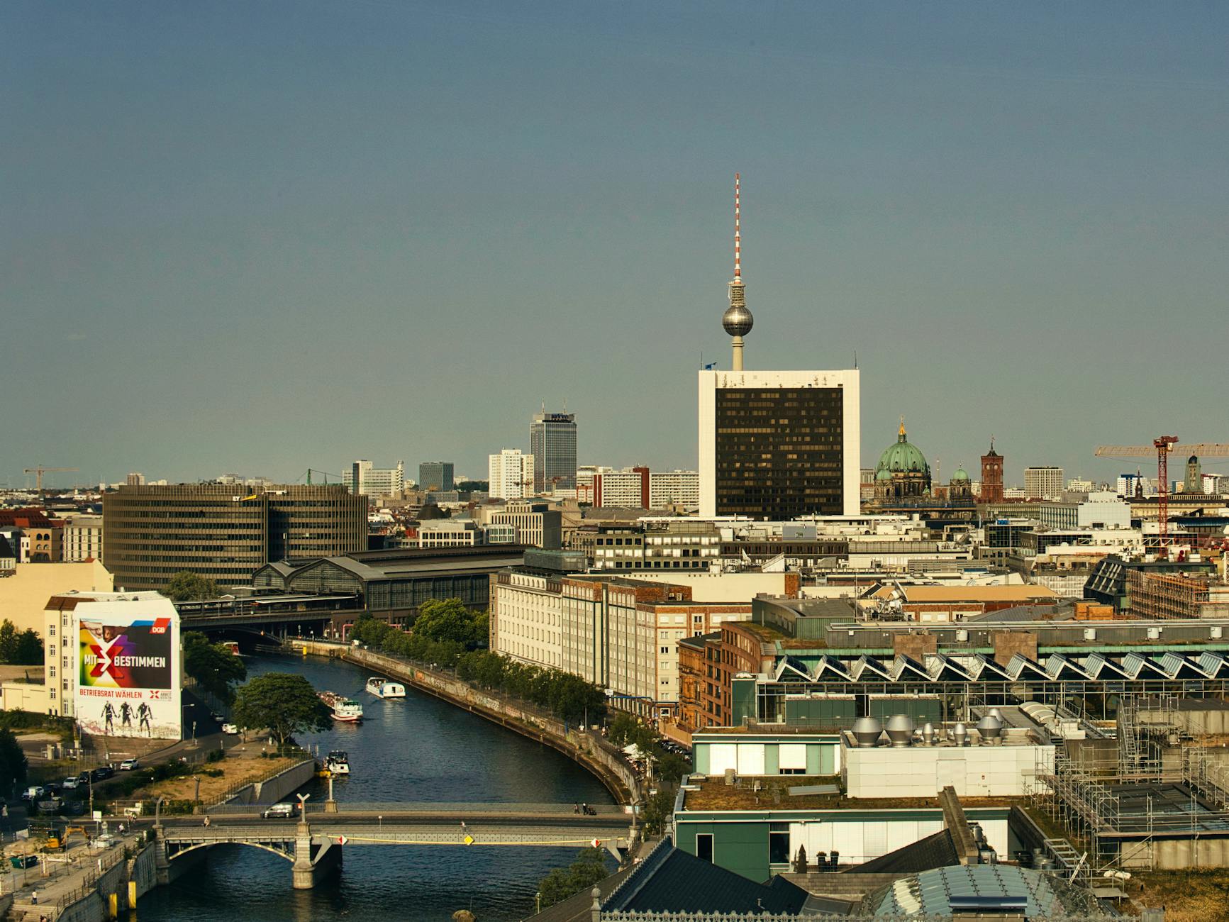 Detailansicht: Ebola Charité Berlin