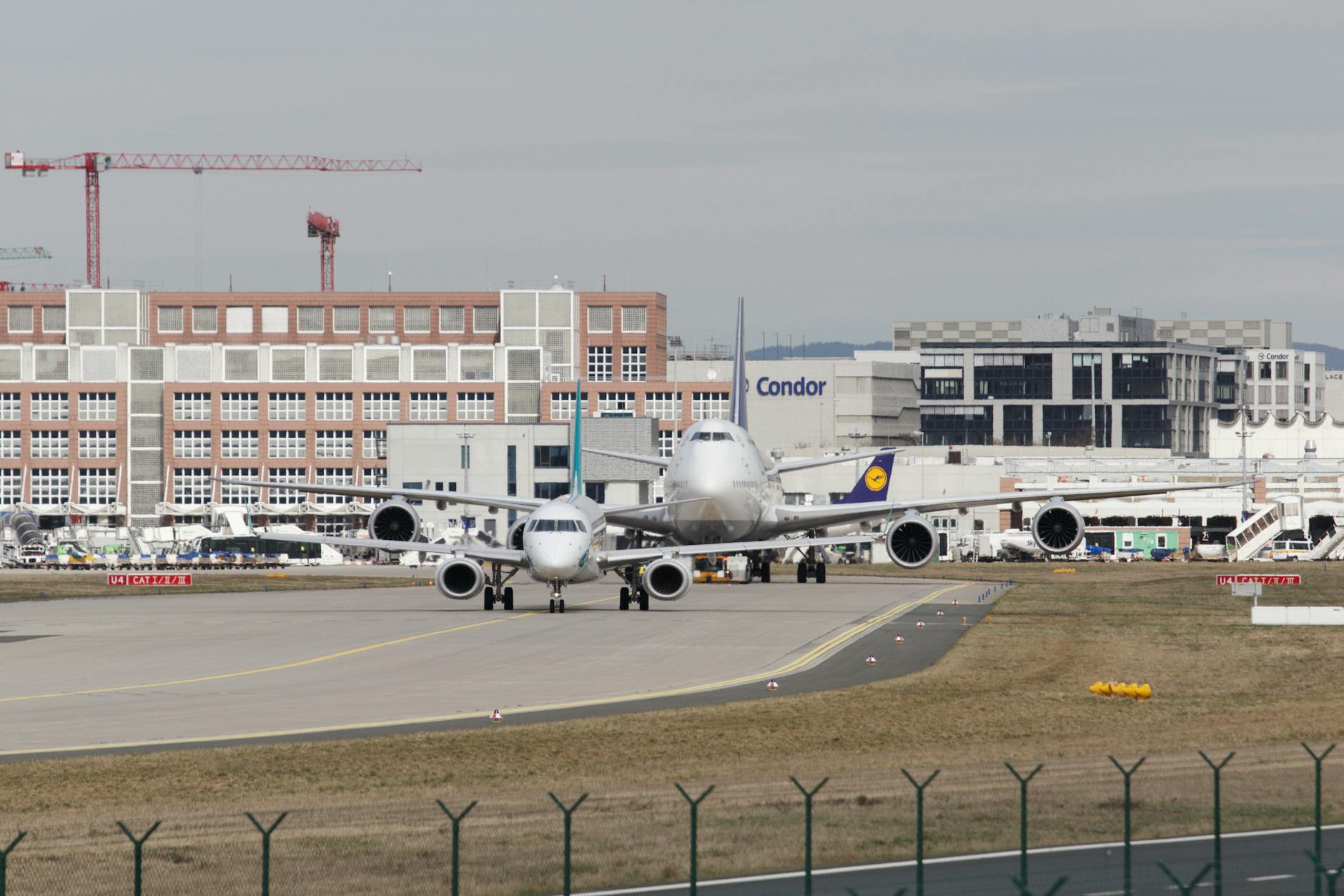 Detailansicht: Kerosinmangel Lufthansa