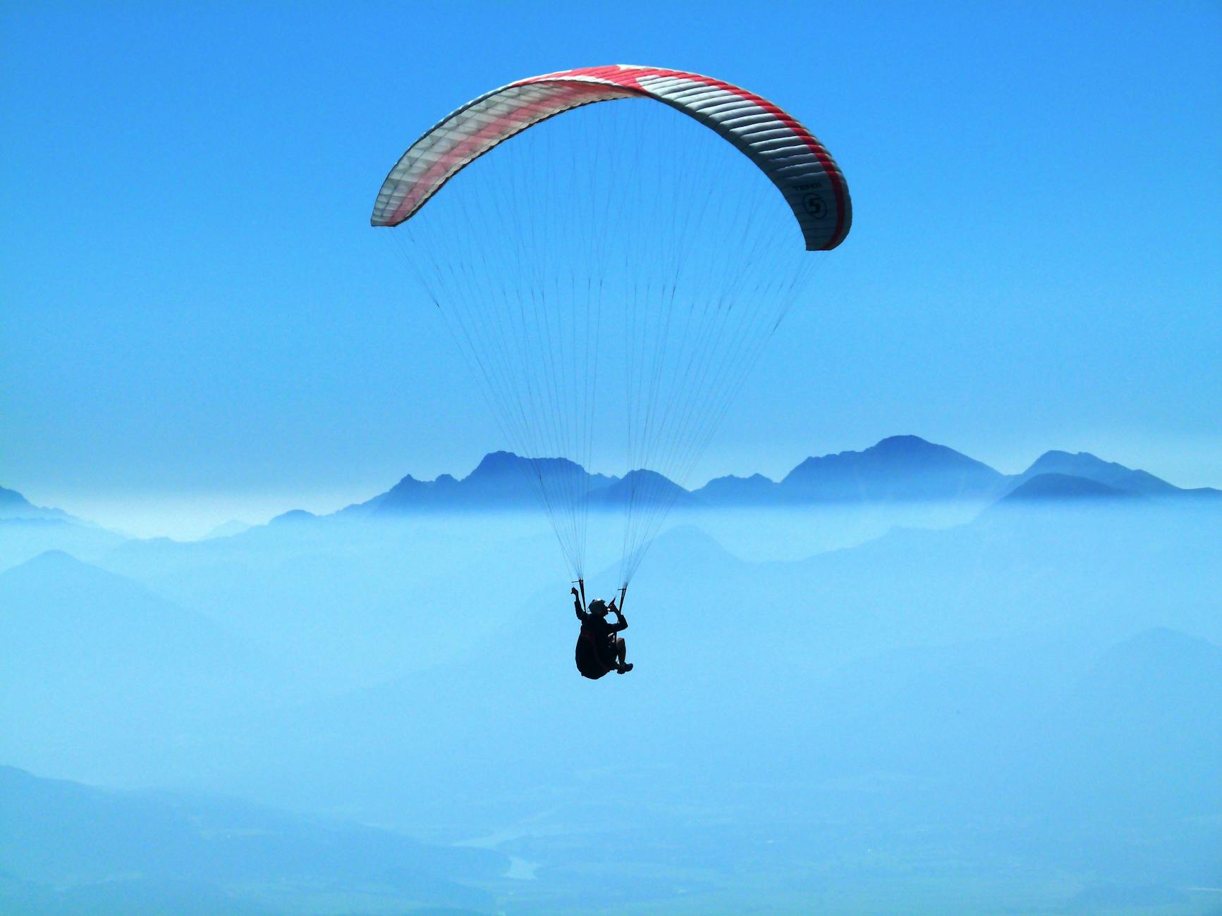 Symbolbild zum Thema Paragliderin Unfall Video