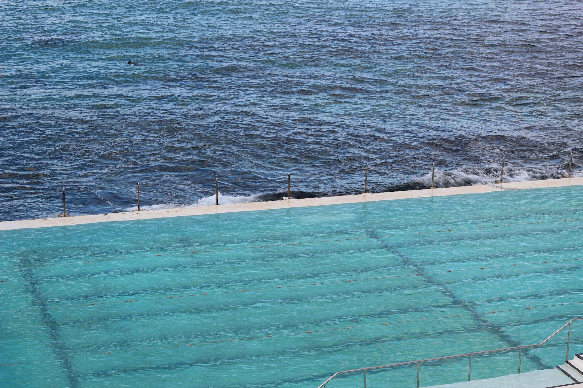 Symbolbild zum Thema Pool Befüllen Verbot