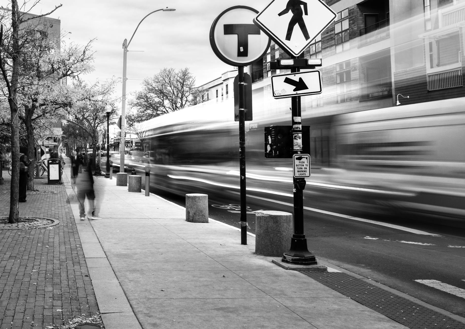 Verkehrszeichen Haifischzähne Detailansicht: Verkehrszeichen Haifischzähne