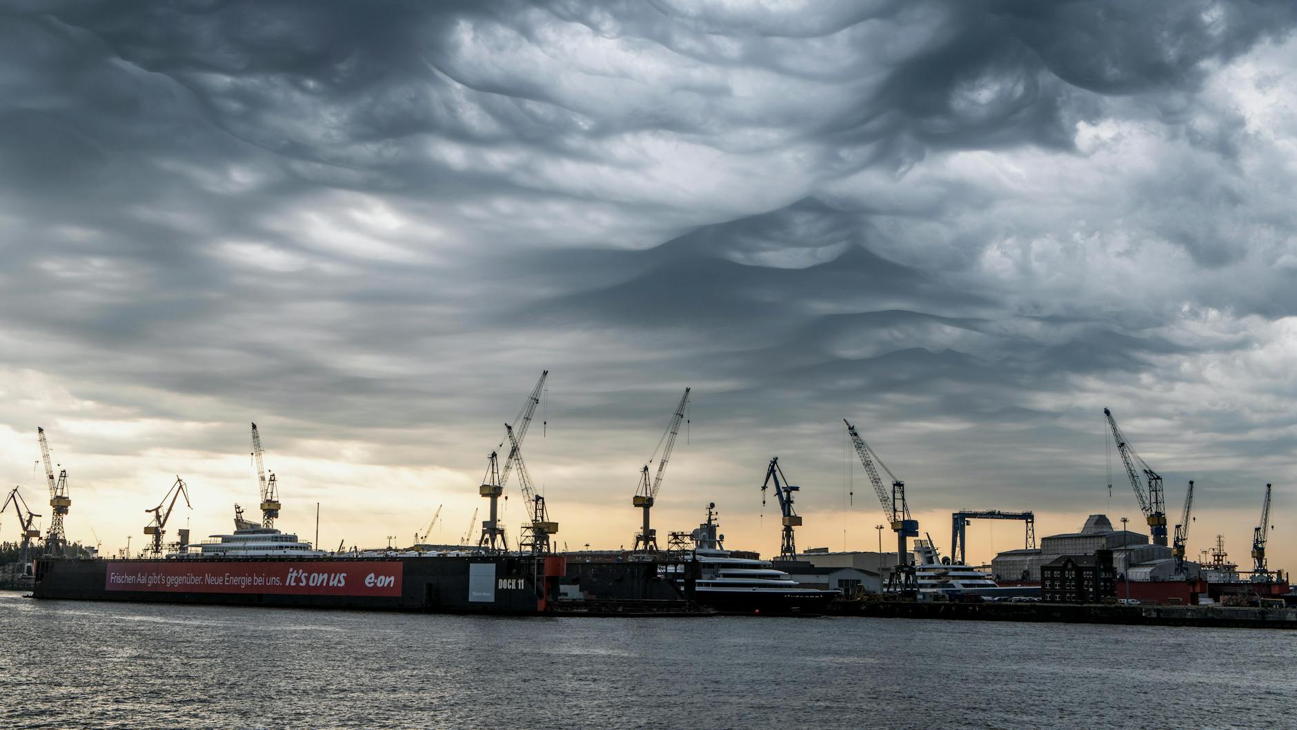 Wetter Hamburg Symbolbild zum Thema Wetter Hamburg