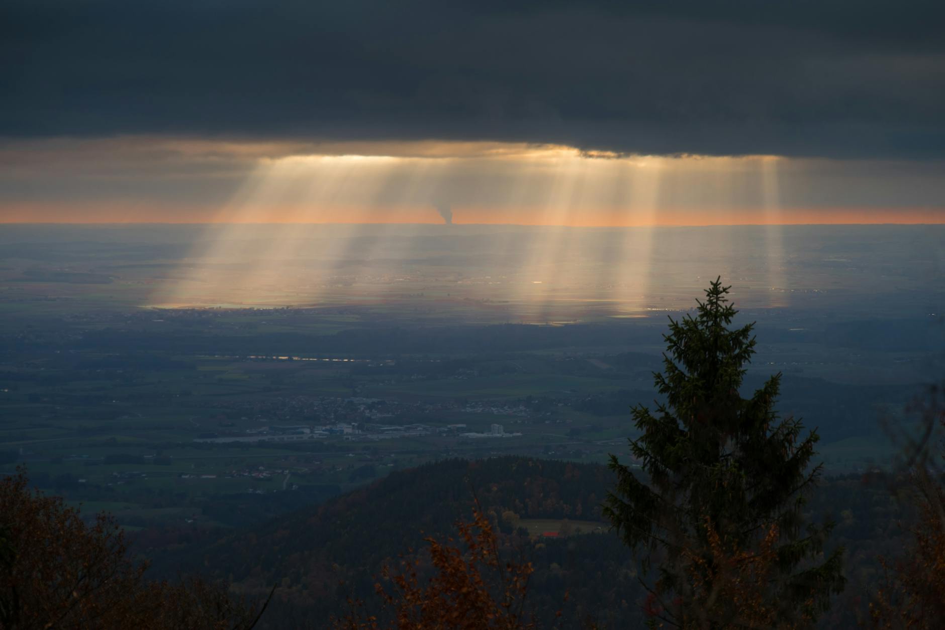 Gefährliche Sonnenstrahlen Illustration zu Gefährliche Sonnenstrahlen